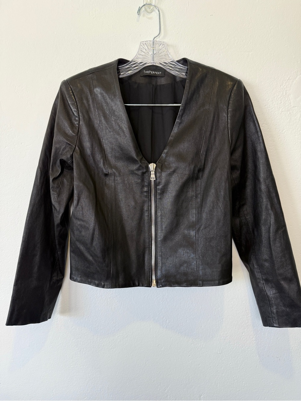 The Perfext Size L Black 100% Leather Stretch Zip Front Cropped Jacket